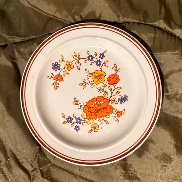 Vintage 1970’s Summer Garden by Excel Linda 7 inch plate with flowers - Picture 2 of 5
